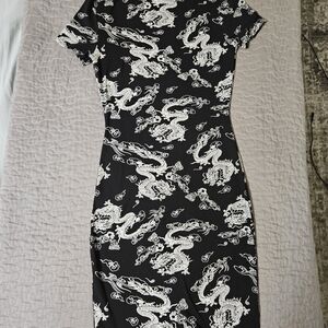 Popular 21 Black and White Dragon Print Mini Dress